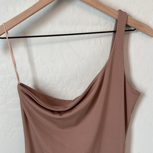 Naked Wardrobe One Shoulder Ribbed Midi Dress in Coco Size L - Picture 3 of 3